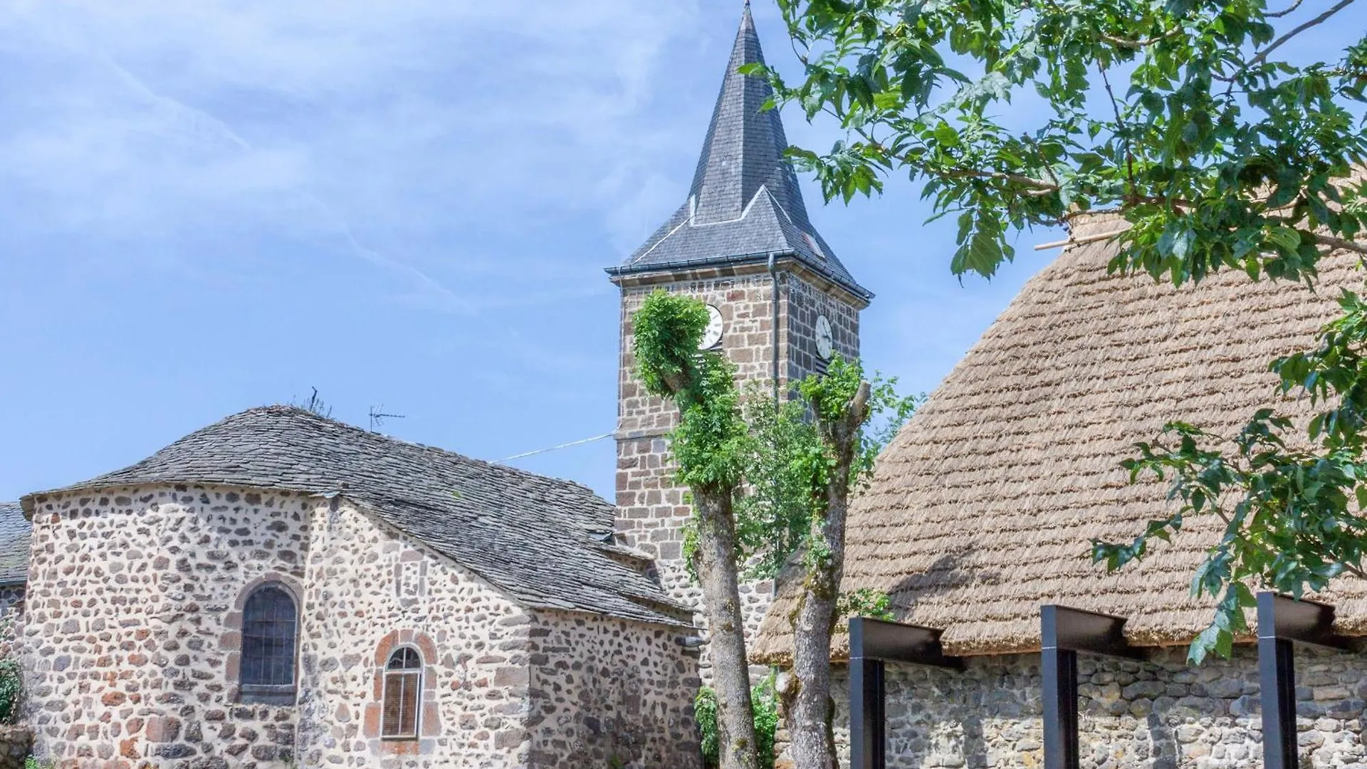 Gite Chaleureux Avec Cheminee Pres Du Puy-En-Velay, Ideal Pour Familles Et Sejours Professionnels - Fr-1-582-349 Saint-Germain-Laprade 0*,  فرنسا